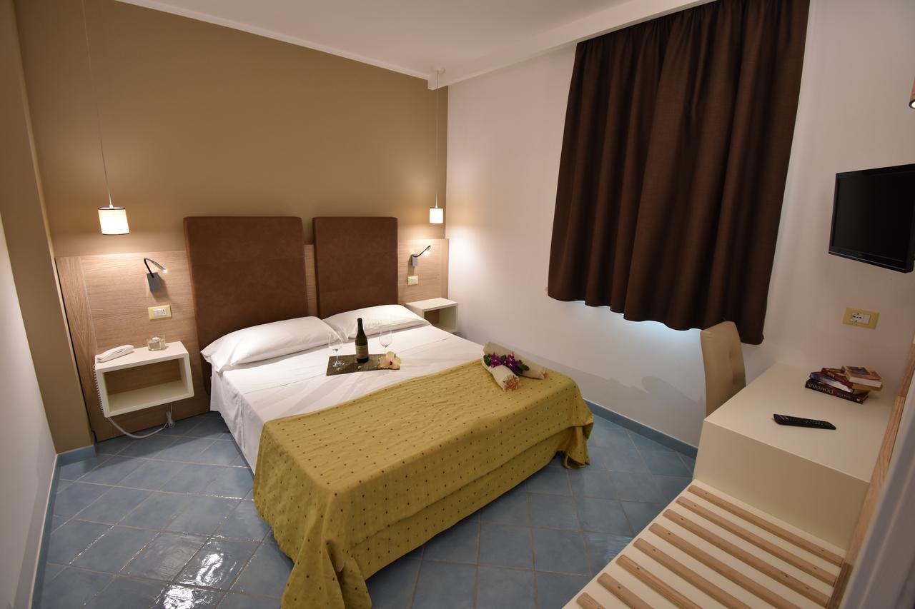 Baia Del Godano Resort & Spa Capo Vaticano Buitenkant foto